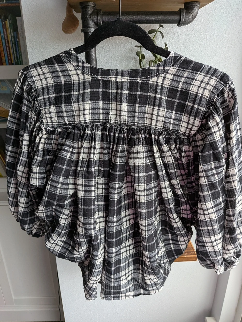 Madewell Shirred Crewneck Button-Up Top in Plaid  XS - Style NY3